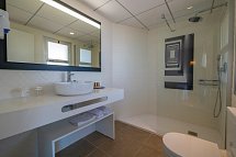 Golden Donaire Beach - Badbeispiel Doppelzimmer Meerblick (Zimmercodierung DBM)