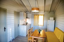 Camping La Llosa - Wohnbeispiel Bungalow Ponent (Zimmercodierung BB1)
