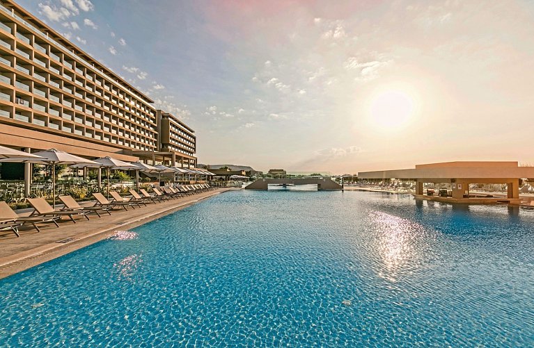 Amada Colossos Resort