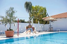 Tinas Plus Hotel