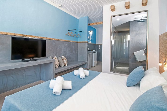Tinas Plus Hotel