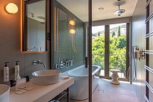 Keight Hotel Opatija, Curio Collection by Hilton - Beispiel Bad Doppelzimmer King Deluxe (Zimmercodierung DD1)