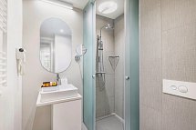 Aminess Vival Lisanj Family Hotel - Beispiel Bad Familienzimmer Standard (Zimmercodierung FBL)