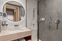 Hampton by Hilton Marjan Island - Beispiel Bad
