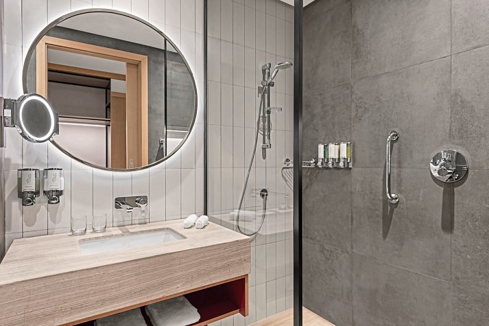 Hampton by Hilton Marjan Island - Beispiel Bad