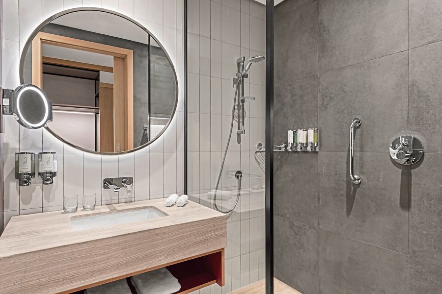 Hampton by Hilton Marjan Island - Beispiel Bad
