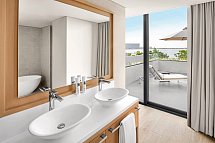 Mövenpick Resort Al Marjan Island - Wohnbeispiel Beachfront Junior Suite with private terrace (Zimmercodierung JB2)