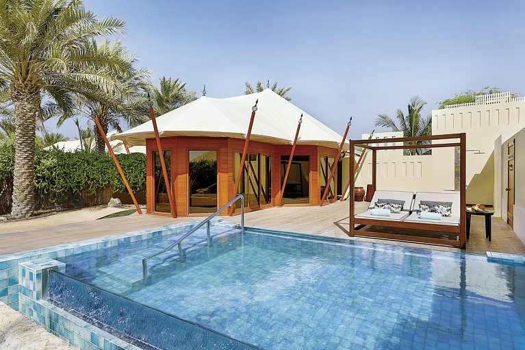 The Ritz-Carlton Ras Al Khaimah, Al Hamra Beach - Wohnbeispiel Al Naseem Tented Beach Pool Villa (Zimmercodierung VB2)
