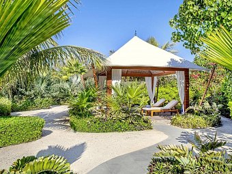 The Ritz-Carlton Ras Al Khaimah, Al Hamra Beach - Wohnbeispiel Al Naseem Tented Beach Pool Villa (Zimmercodierung VB2)