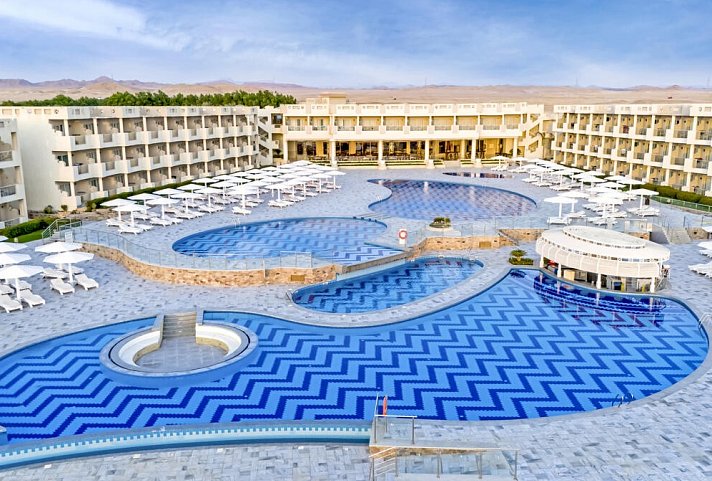 Sirena Beach Resort & Spa