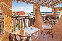 Pickalbatros Portofino Villaggio Resort - Beispiel Terrasse Doppelzimmer Standard Meerblick (Zimmercodierung DGM)