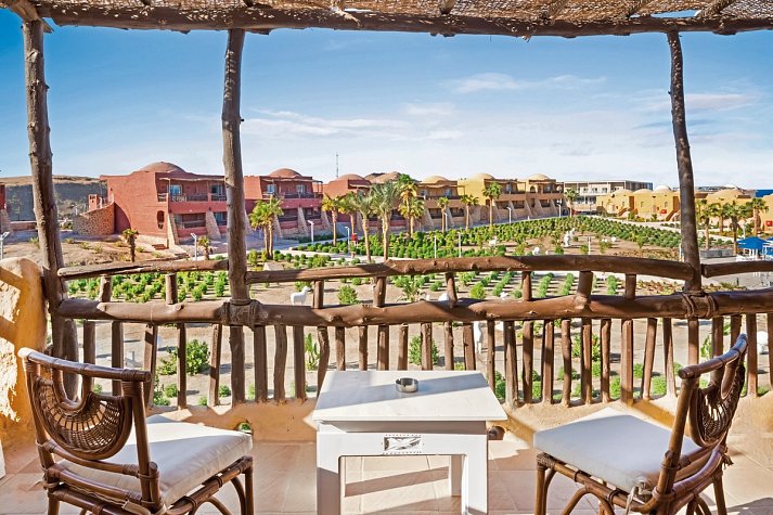 Pickalbatros Portofino Villaggio Resort - Beispiel Terrasse Doppelzimmer Superior Gartenblick (Zimmercodierung DSG)