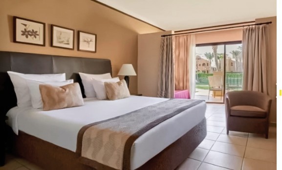 JAZ Lamaya Resort - Wohnbeispiel Doppelzimmer Deluxe Gartenblick mit Falttür (Zimmercodierung DDG)