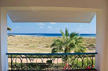 Lahami Bay Beach Resort & Gardens - Beispiel Balkon Doppelzimmer Meeresfront (Zimmercodierungen DBO & DCO)