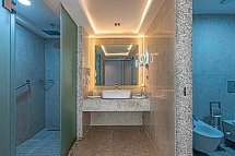 Fantazia Resort - Beispiel Bad Suite Familie Gartenblick (Zimmercodierung WIG)