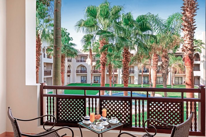 Pickalbatros Oasis Port Ghalib - Beispiel Balkon Doppelzimmer Standard Gartenblick (Zimmercodierungen DGG & DCG)