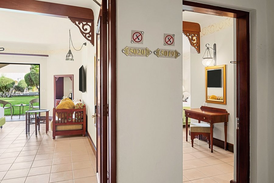 Pickalbatros Oasis Port Ghalib - Wohnbeispiel Familienzimmer Verbindungstür Gartenblick (Zimmercodierungen F1G, F1P & FG1)