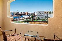 Pickalbatros Sands Port Ghalib - Beispiel Balkon Familienzimmer Verbindungstür Gartenblick (Zimmercodierung F1G)