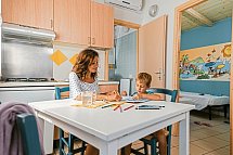 Natural Village Resort - Wohnbeispiel Blue Chalet (Zimmercodierung CB4)