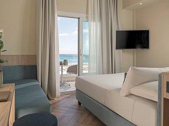 Hotel Ambasciatori - Wohnbeispiel Doppelzimmer Prestige Meerblick (Zimmercodierung DOM)