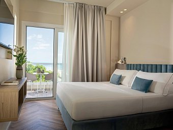 Hotel Ambasciatori - Wohnbeispiel Doppelzimmer Prestige Meerblick (Zimmercodierung DOM)