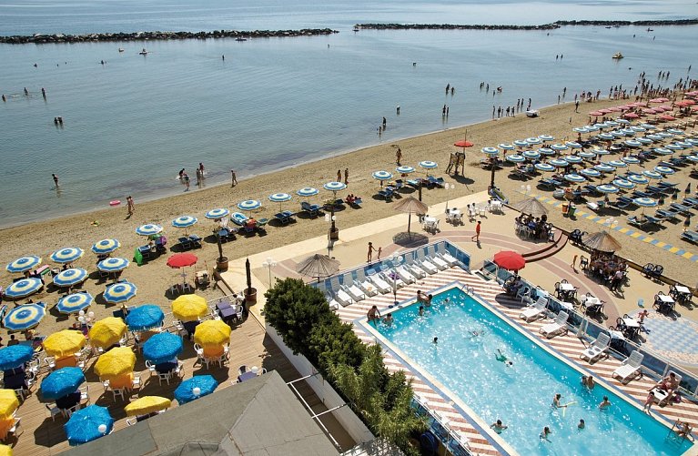 Club Hotel Bikini & Tropicana