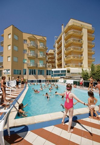 Club Hotel Bikini & Tropicana