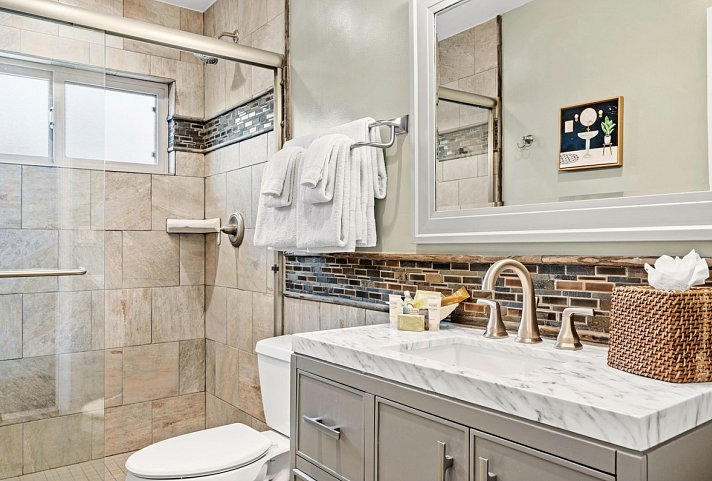 Inn by the Harbor - Wohnbeispiel Bad Standard 2 Beds (Zimmercodierung UG4)