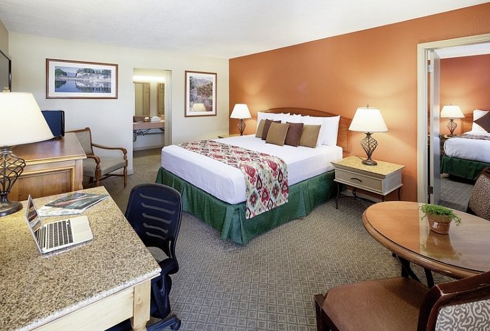 Sandpiper Lodge - 2-Bedroom Suite