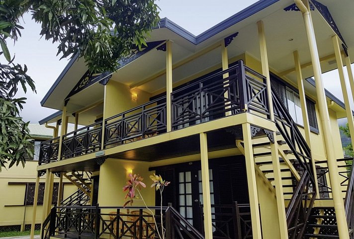 Berjaya Beau Vallon Bay Resort & Casino - Wohnbeispiel Deluxe Chalet (Zimmercodierungen UD1 & FD1)