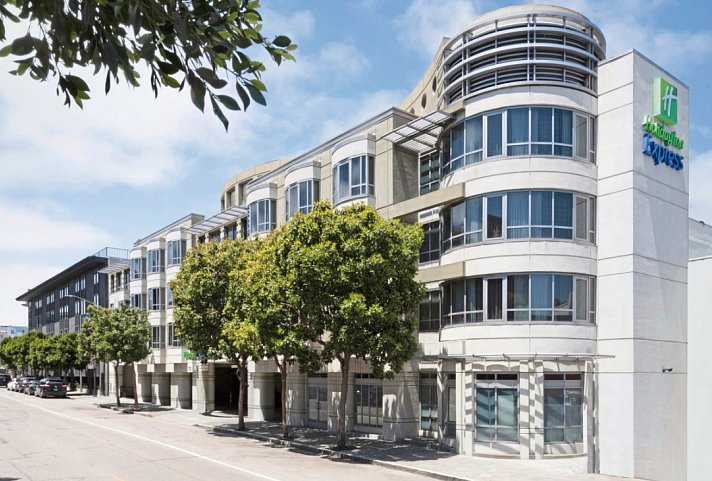 Holiday Inn Express and Suites Fisherman's Wharf