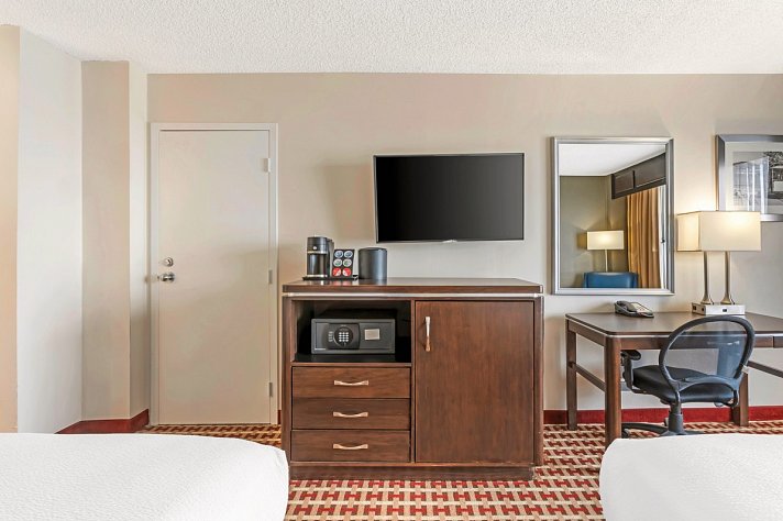 Best Western Plus Grosvenor Airport Hotel