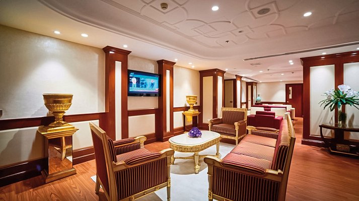 Windsor Plaza Hotel - Club Lounge