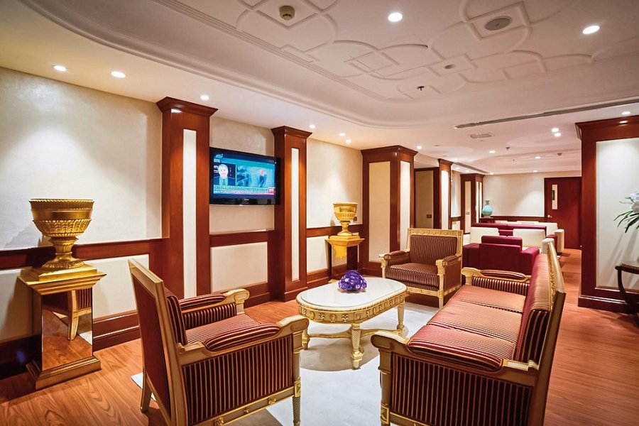 Windsor Plaza Hotel - Club Lounge