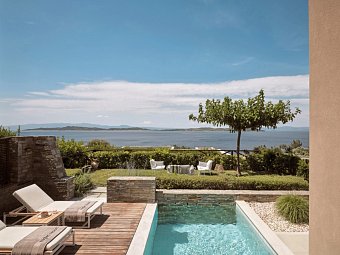 Eagles Villas - Residential Two Bedroom Pool Villa with private Garden