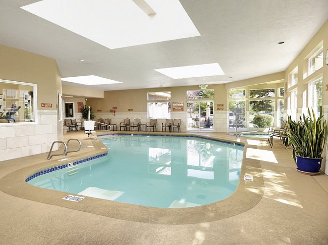 Crystal Inn Hotel & Suites Salt Lake City - Pool