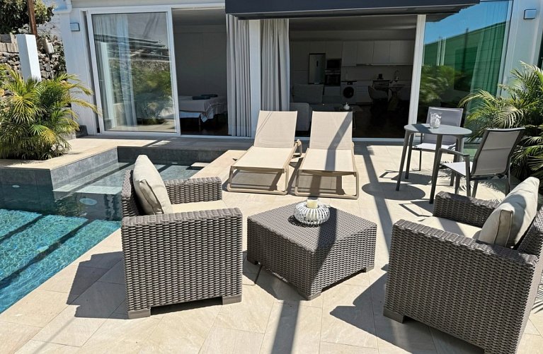 Casitas J