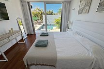 Casitas J