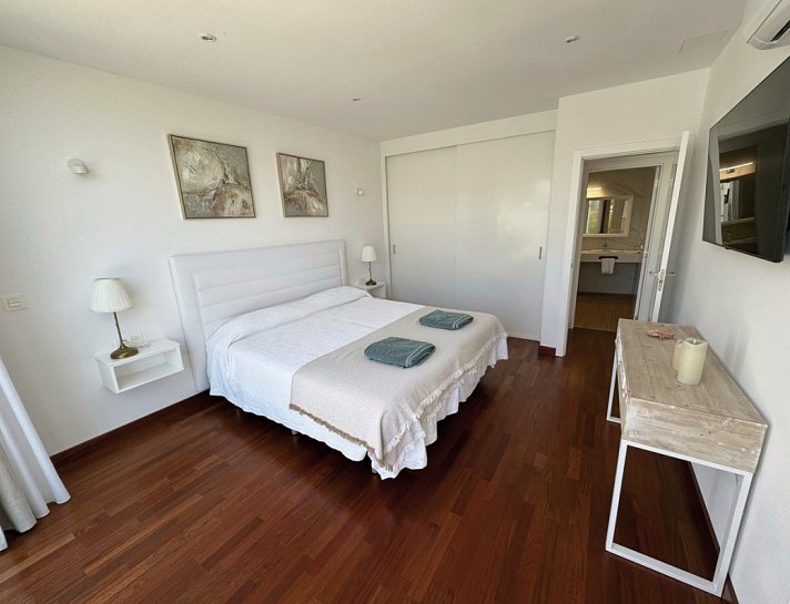 Casitas J