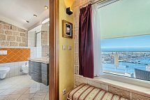 Villa Dvor - Beispiel Bad Doppelzimmer Superior Meerblick (Zimmercodierung DSM)