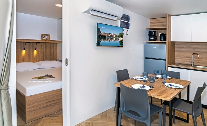 Camp Almissa - Wohnbeispiel MH Adria Mline 4+1 (C2) (Zimmercodierung BB7)
