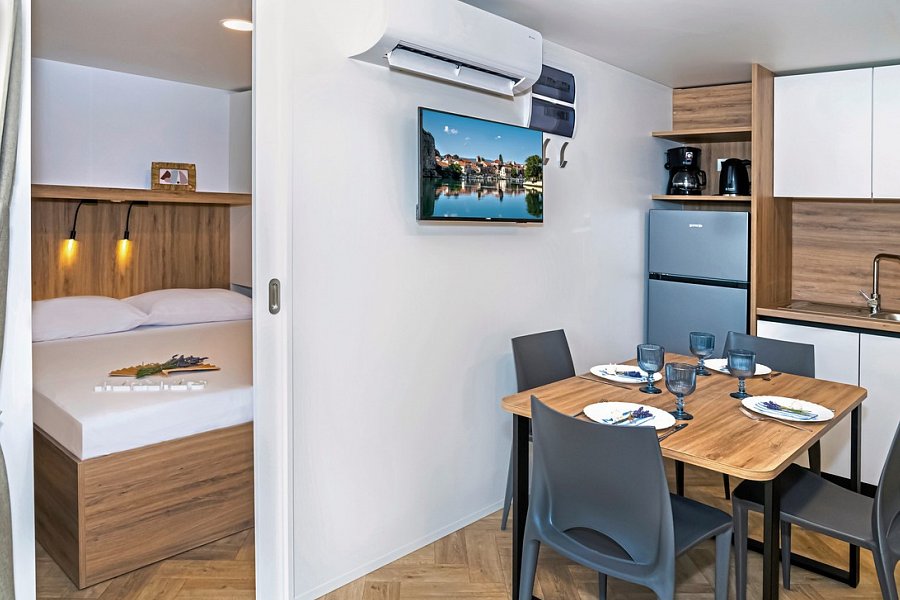 Camp Almissa - Wohnbeispiel MH Adria Mline 4+1 (C2) (Zimmercodierung BB7)