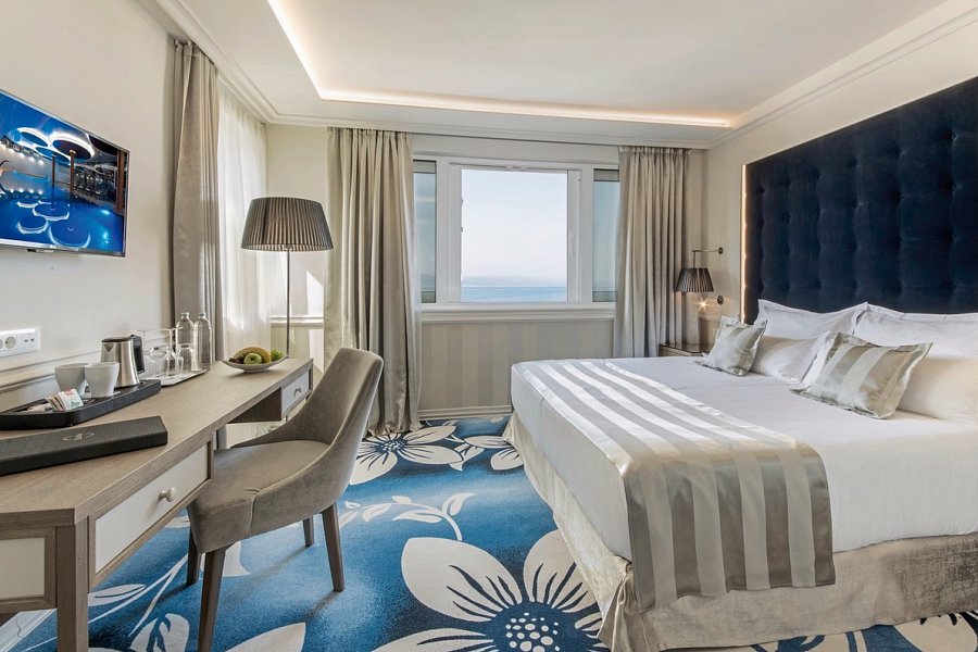 Grand Hotel Slavia - Wohnbeispiel Doppelzimmer Premium Meerblick (Zimmercodierungen DMM & DC3)