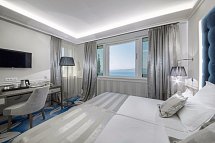 Grand Hotel Slavia - Wohnbeispiel Doppelzimmer Premium Meerblick (Zimmercodierungen DMM & DC3)