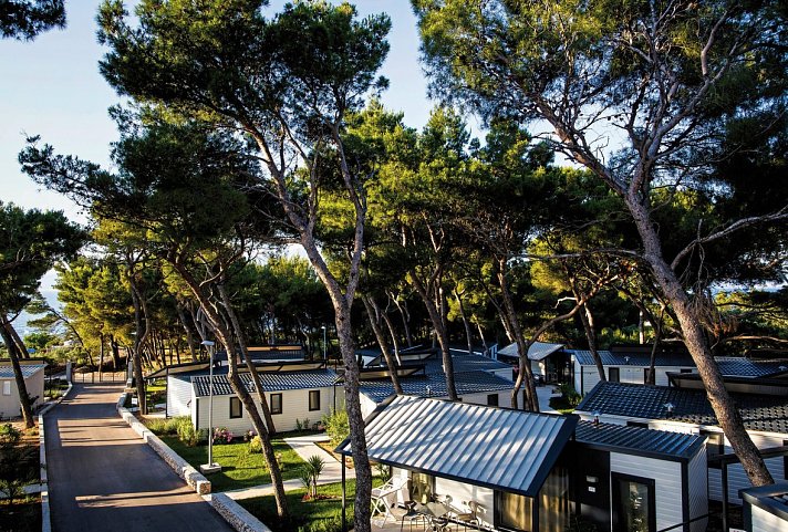 Waterman Beach Village Camp & Glamping