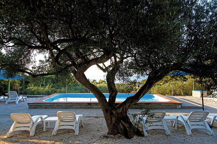 Waterman Beach Village Camp & Glamping