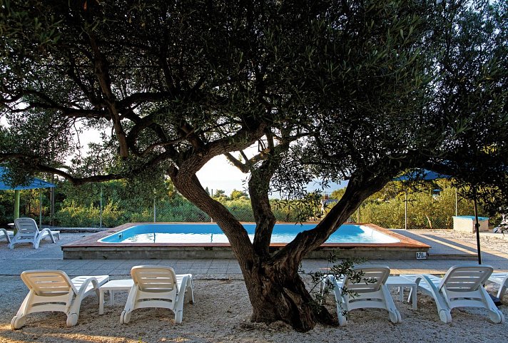 Waterman Beach Village Camp & Glamping