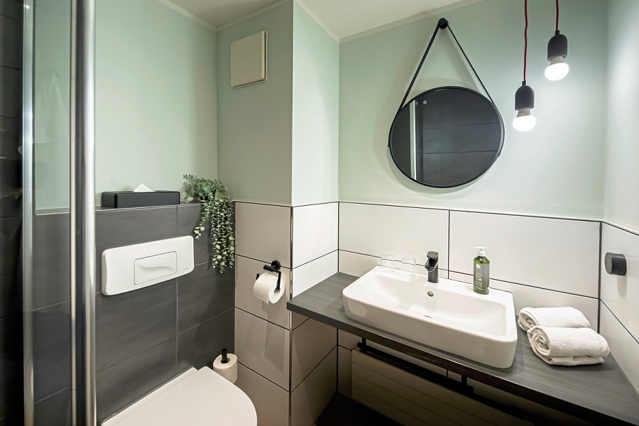 ACHAT Hotel Stuttgart Airport Messe - Beispiel Bad (Zimmercodierungen DB2, DE1 & DS1)