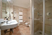 BV Airone Resort - Badezimmer Doppezimmer (Zimmercodierungen DB1, DB2 & DB3)