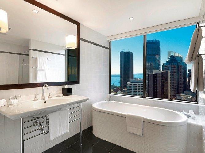 Amora Hotel Jamison Sydney - Beispiel Bad Deluxe Corner King Room (Zimmercodierung UD2)